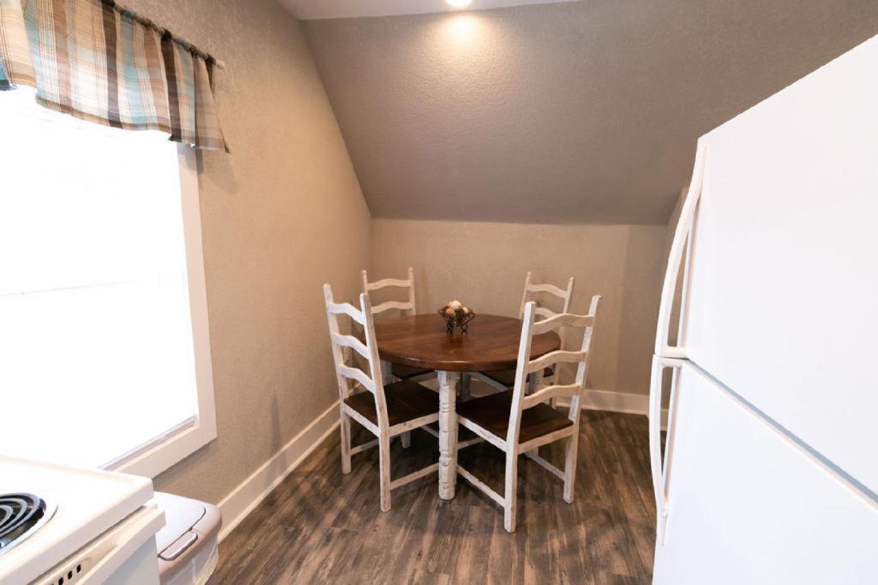 Spacious Rustic Downtown Market St 1 Bedroom Apt, Sleeps Up To 5, Steps To Honeywell & Eagles Theatre Wabash Exterior foto