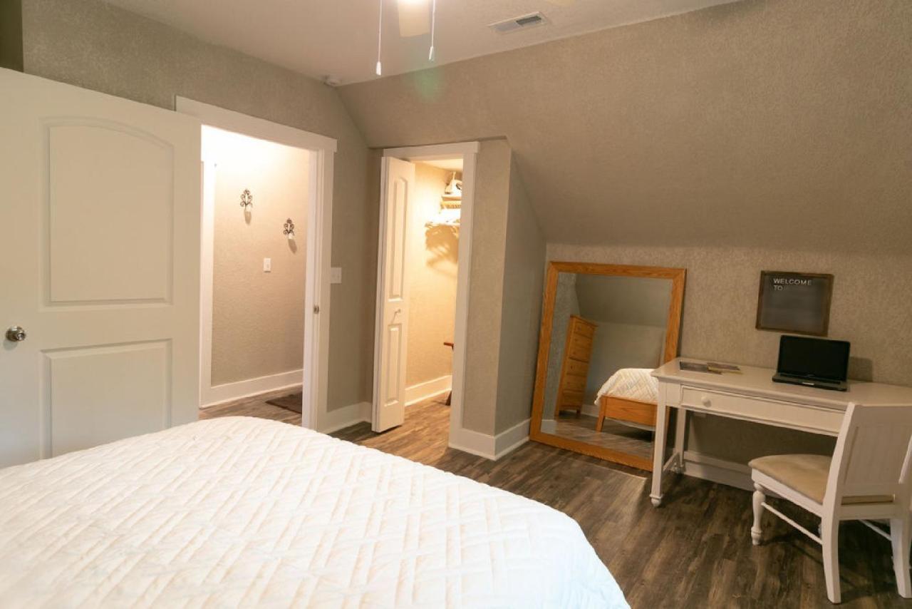 Spacious Rustic Downtown Market St 1 Bedroom Apt, Sleeps Up To 5, Steps To Honeywell & Eagles Theatre Wabash Exterior foto