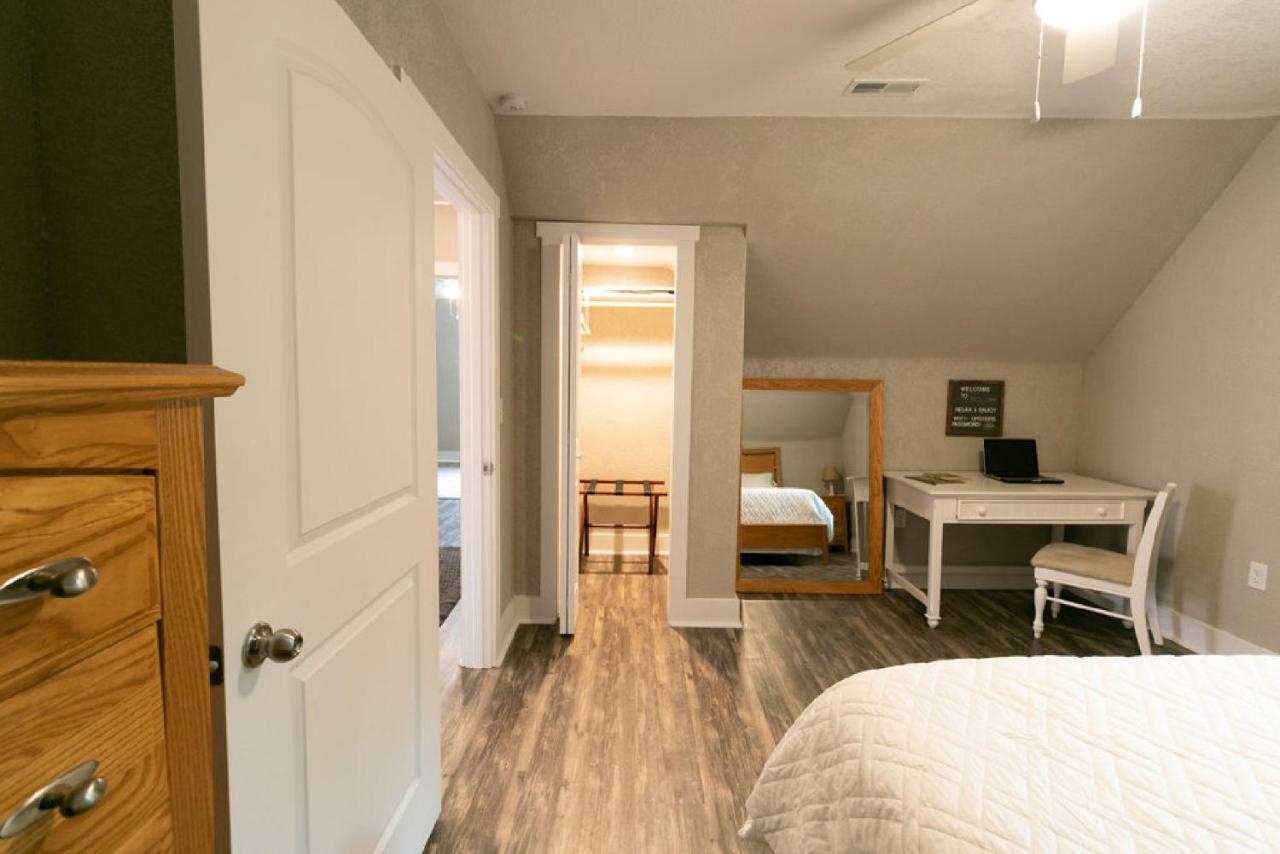 Spacious Rustic Downtown Market St 1 Bedroom Apt, Sleeps Up To 5, Steps To Honeywell & Eagles Theatre Wabash Exterior foto